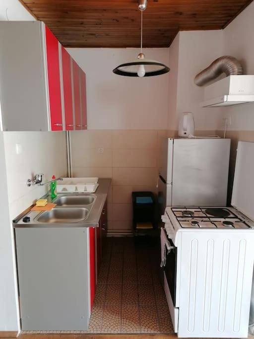 Cozy 1-Bdrm Apt In Dubec, Ideal For Work Or Study Sesvete Exterior foto