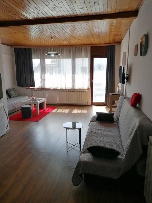 Cozy 1-Bdrm Apt In Dubec, Ideal For Work Or Study Sesvete Exterior foto